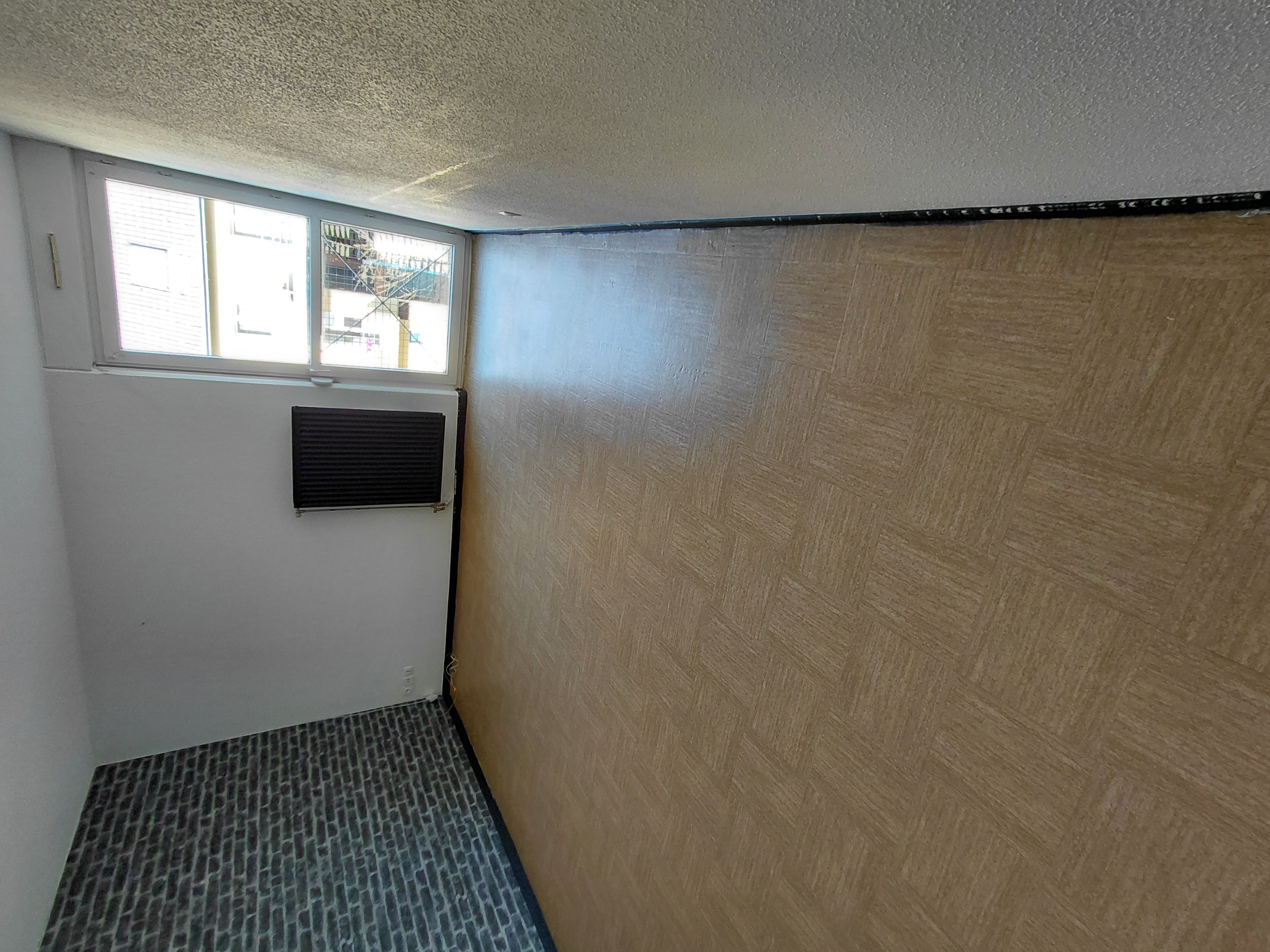 3 Place André Lorentz, Delle