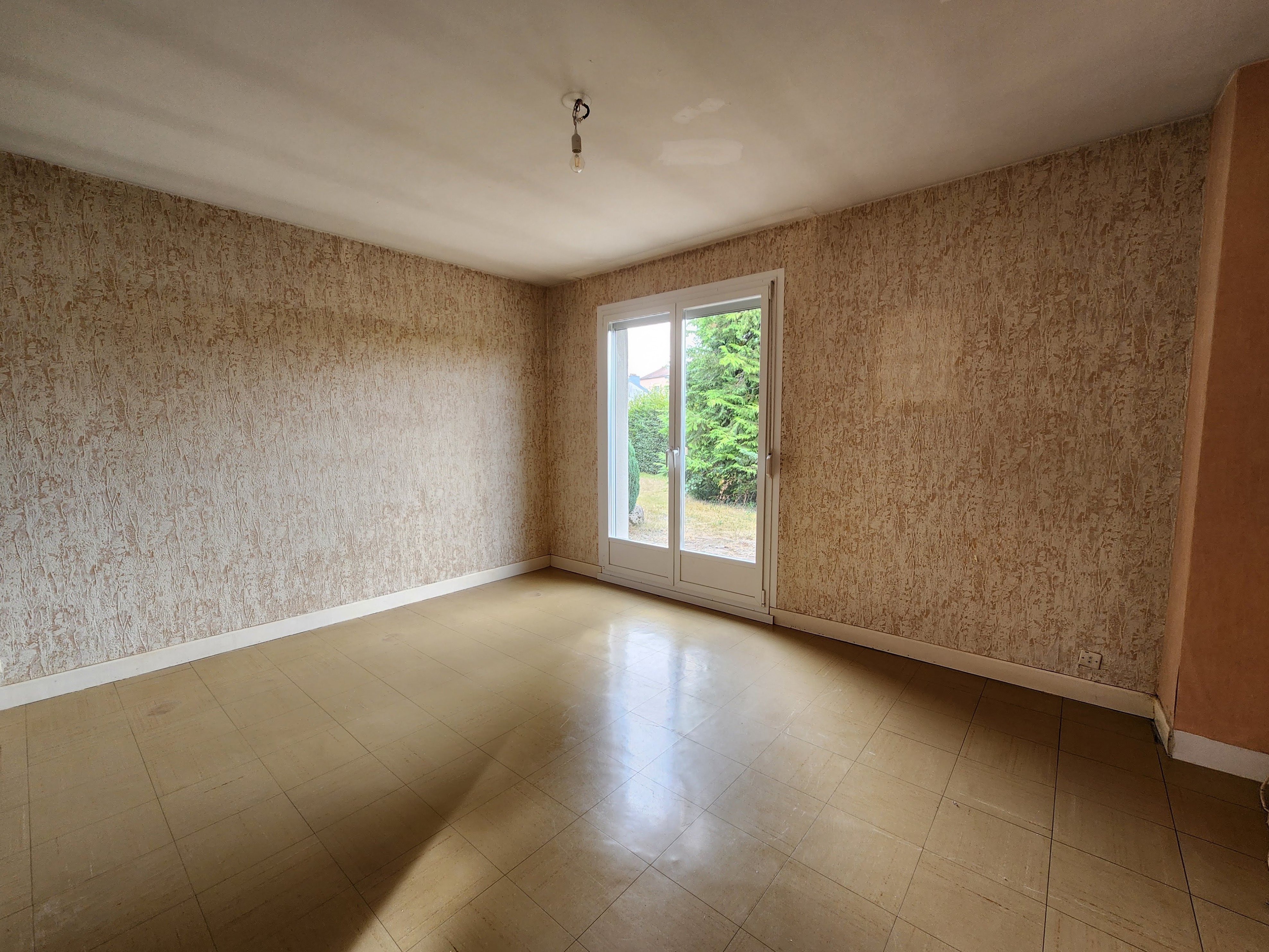 Maison 5 pièces – 7 Dorey, Montreux-Château
